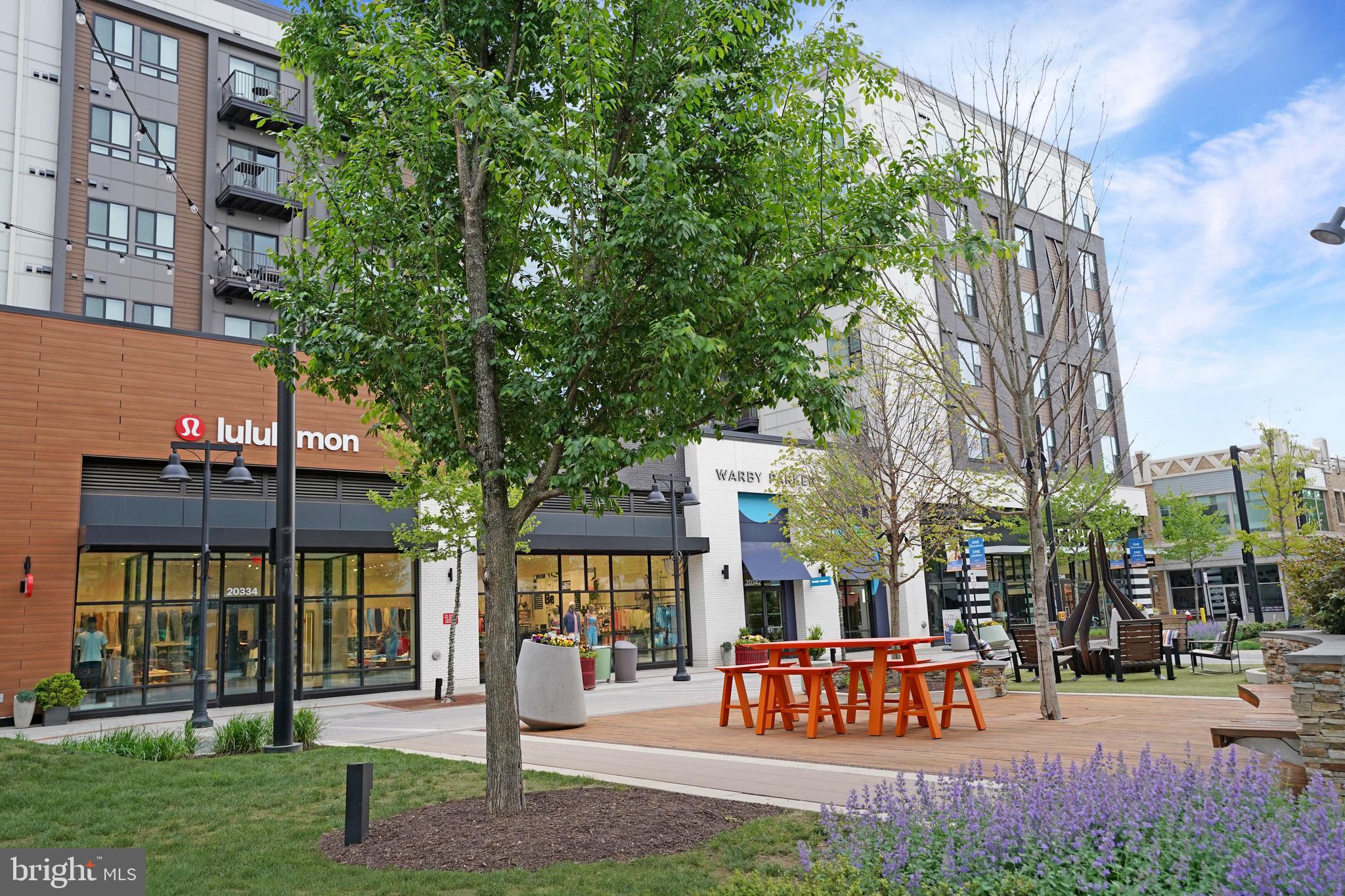 ONE LOUDOUN - Residential