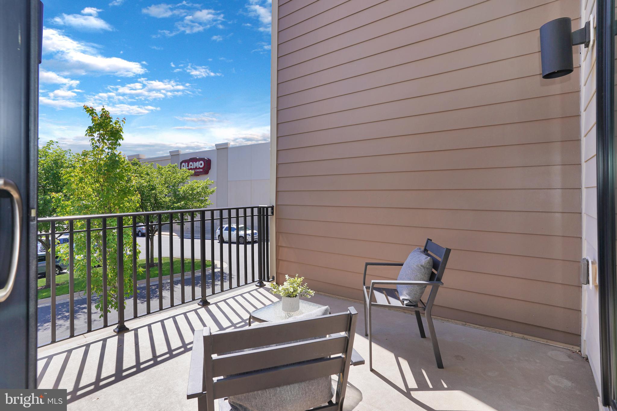 ONE LOUDOUN - Residential