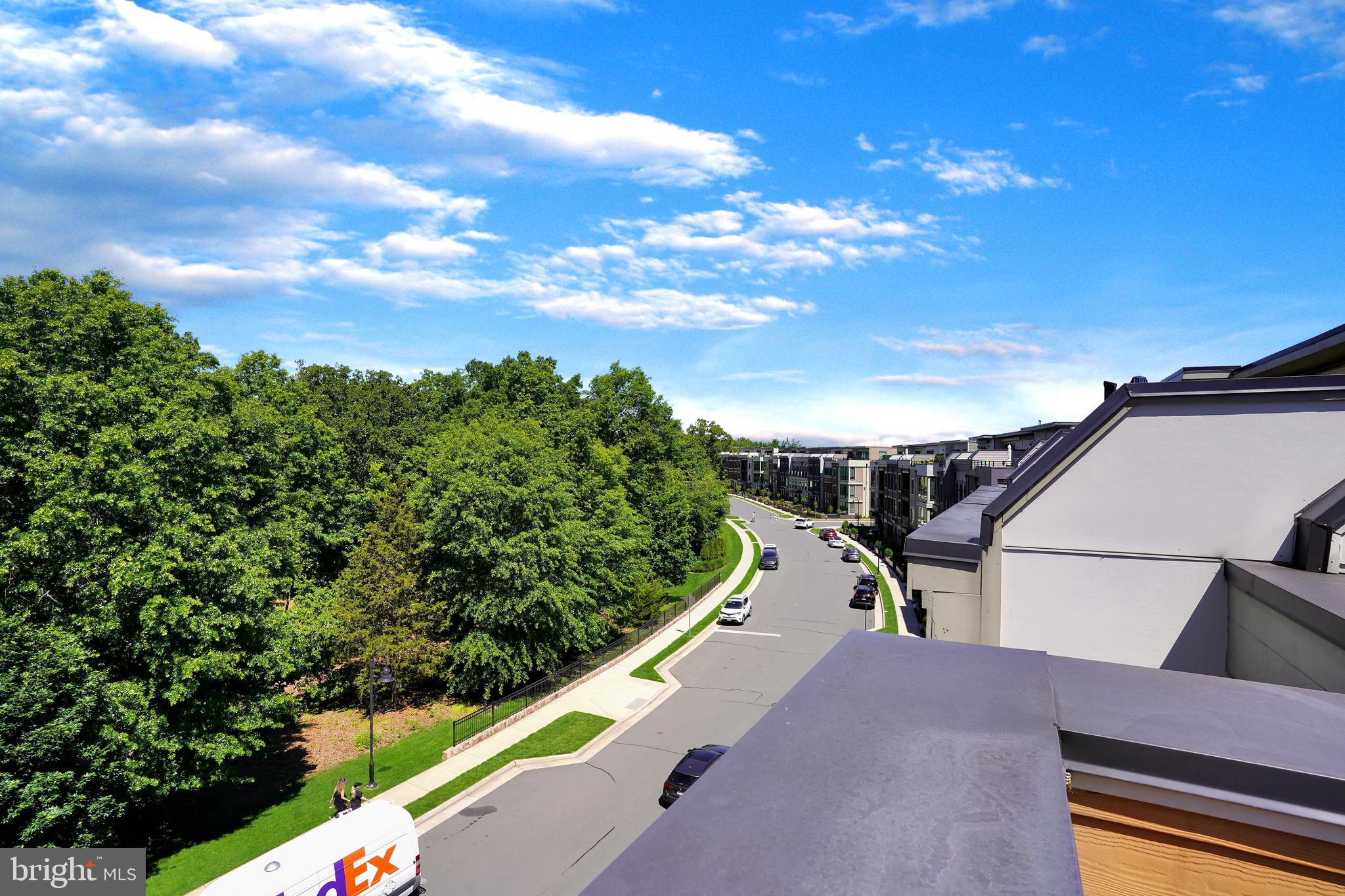 ONE LOUDOUN - Residential