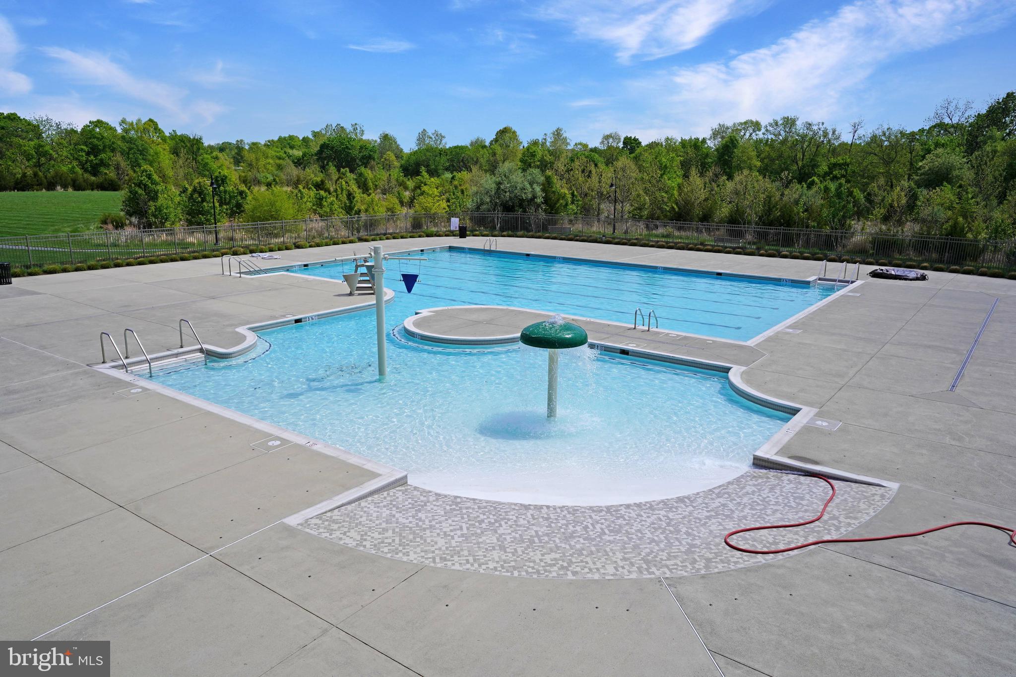 ONE LOUDOUN - Residential