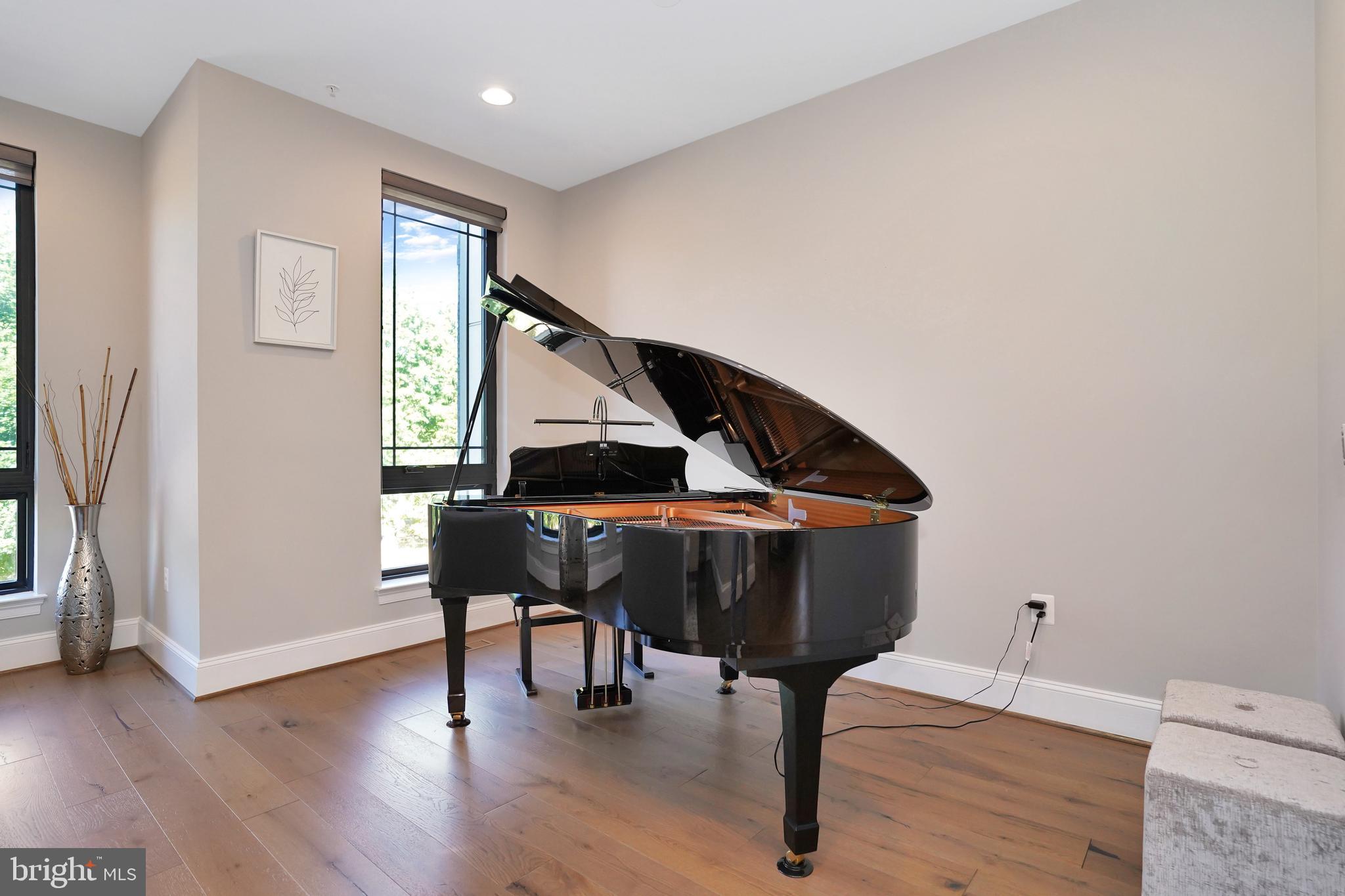 ONE LOUDOUN - Residential