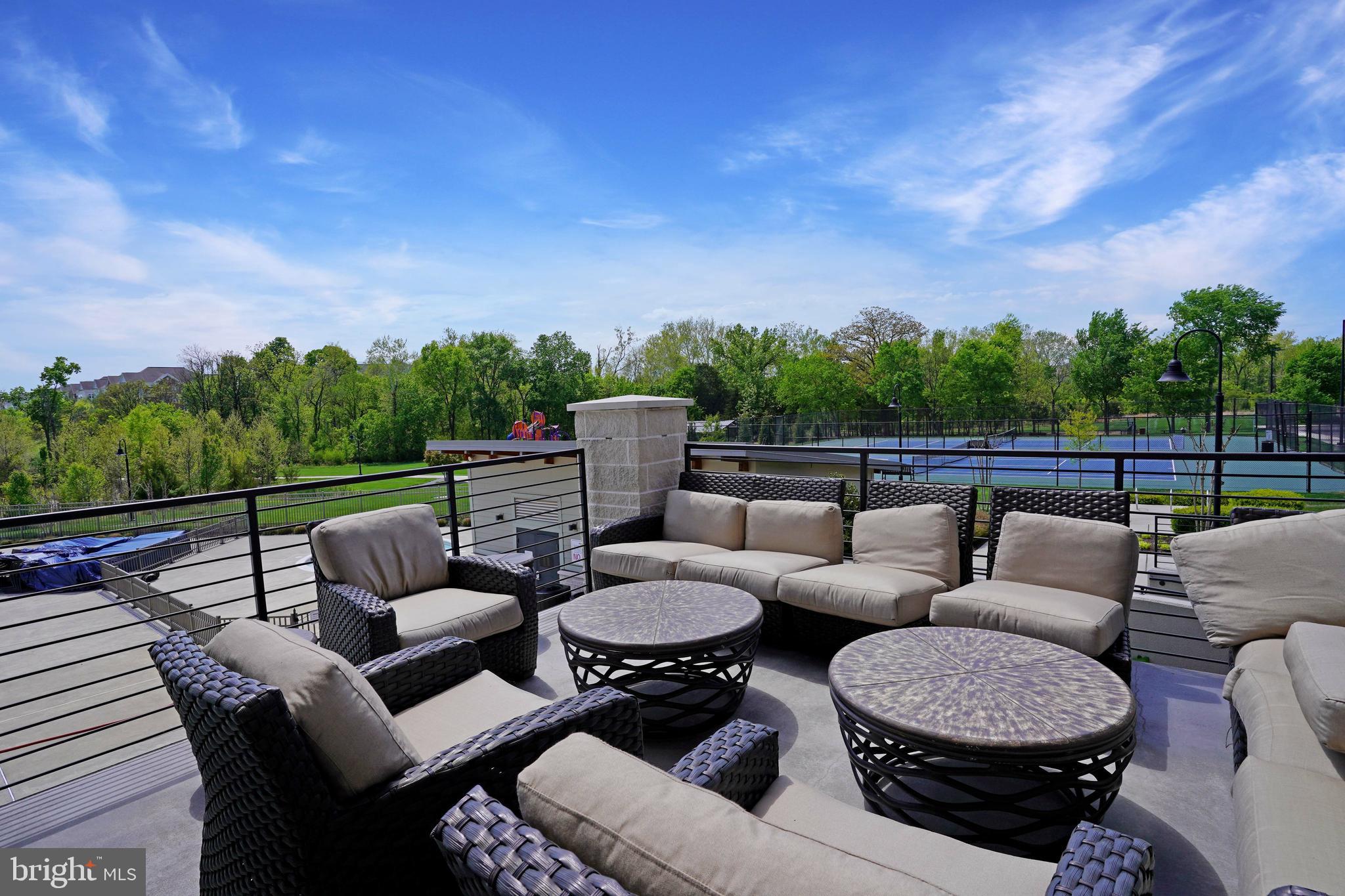 ONE LOUDOUN - Residential