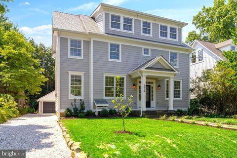 Photo of 3914 Blackthorn Street, Chevy Chase, MD 20815 (MLS # MDMC2140130)