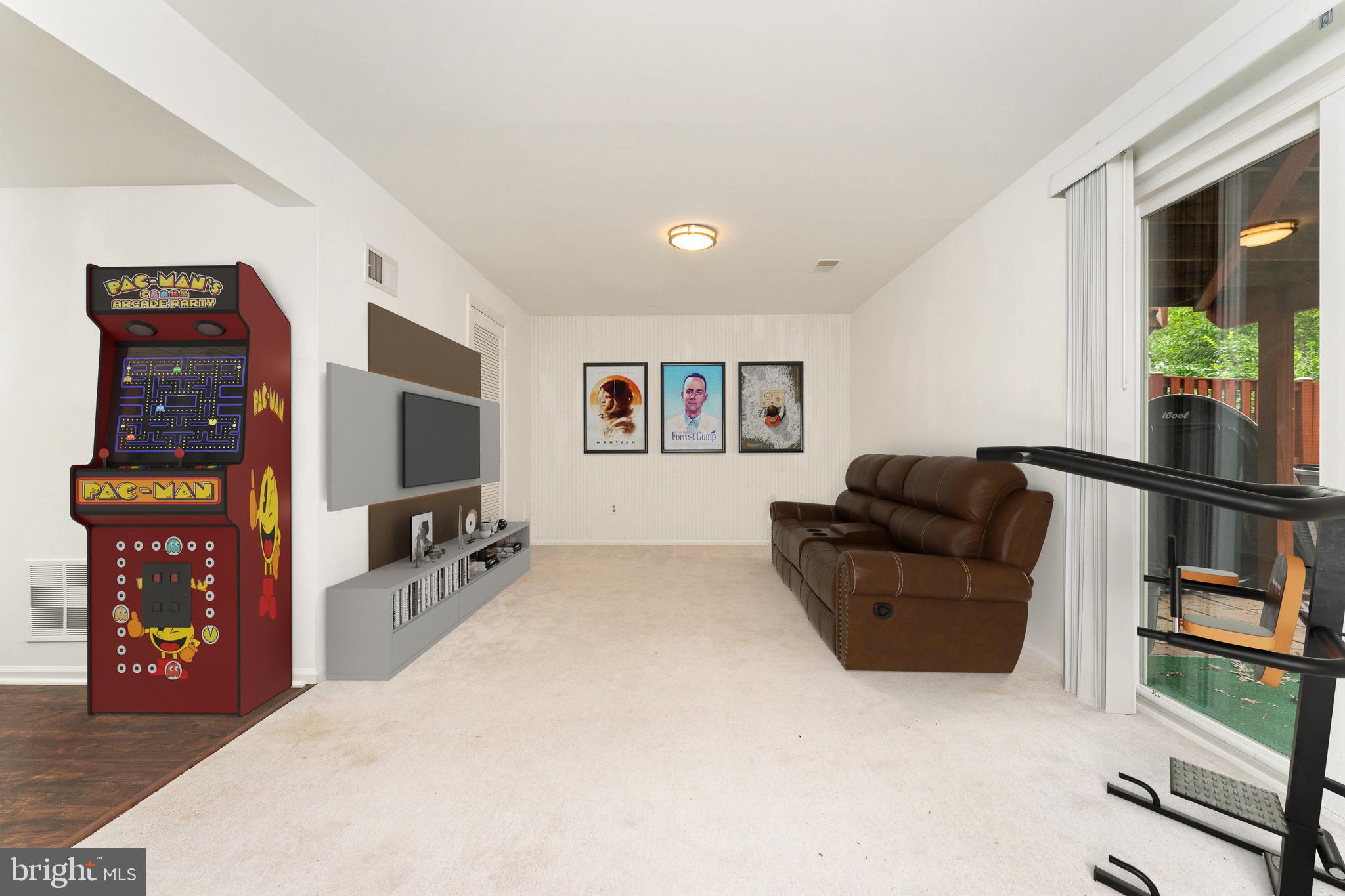 TUDOR OAKS (TH) - Residential