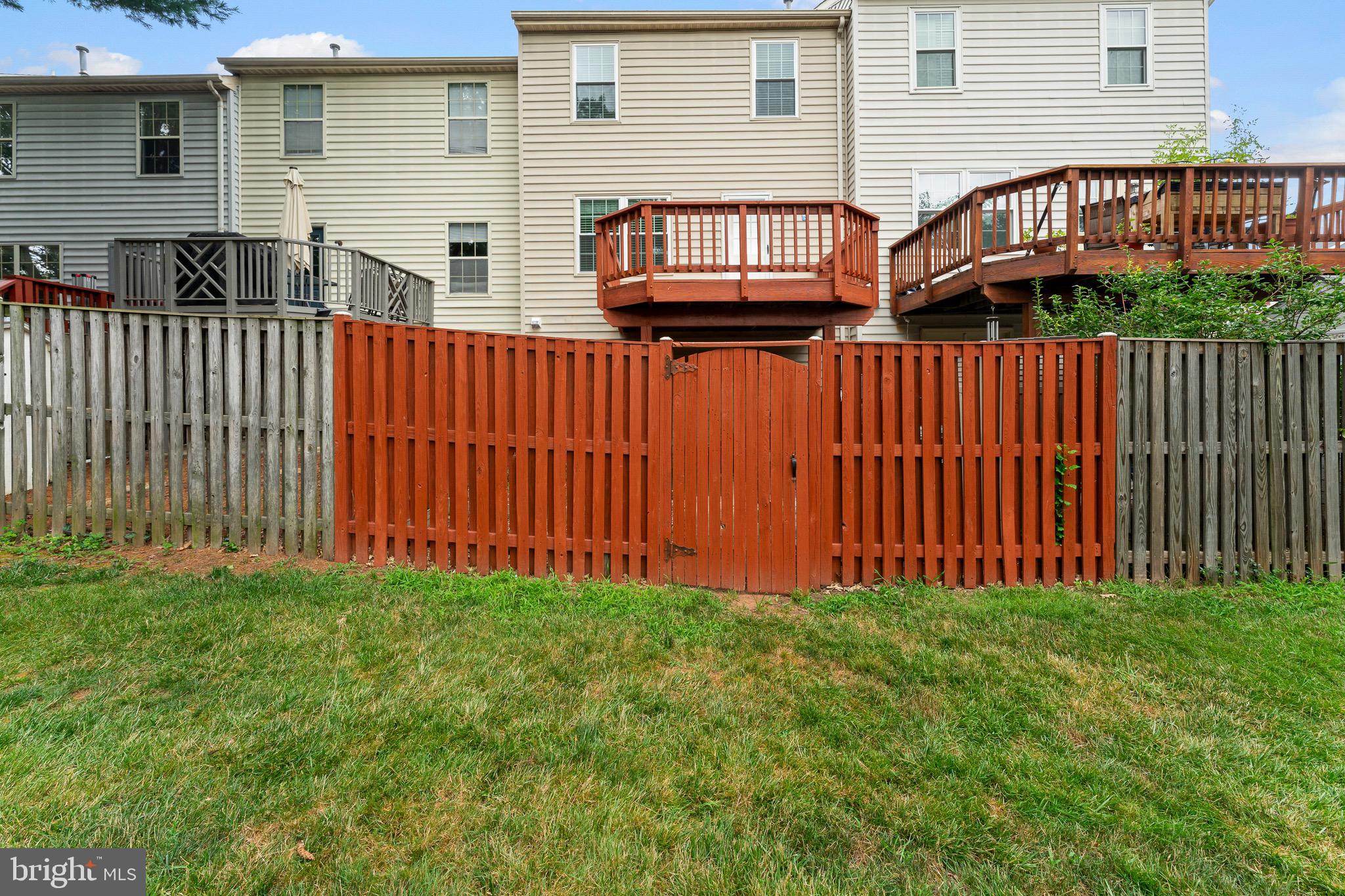 TUDOR OAKS (TH) - Residential