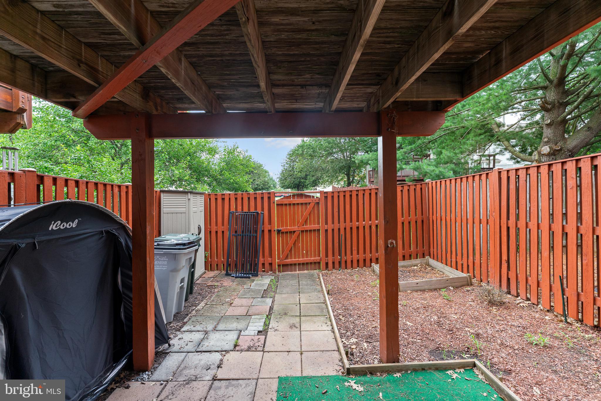 TUDOR OAKS (TH) - Residential