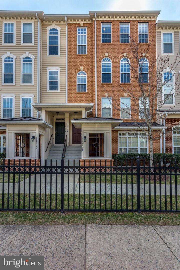 CENTREVILLE CROSSING - Residential Lease