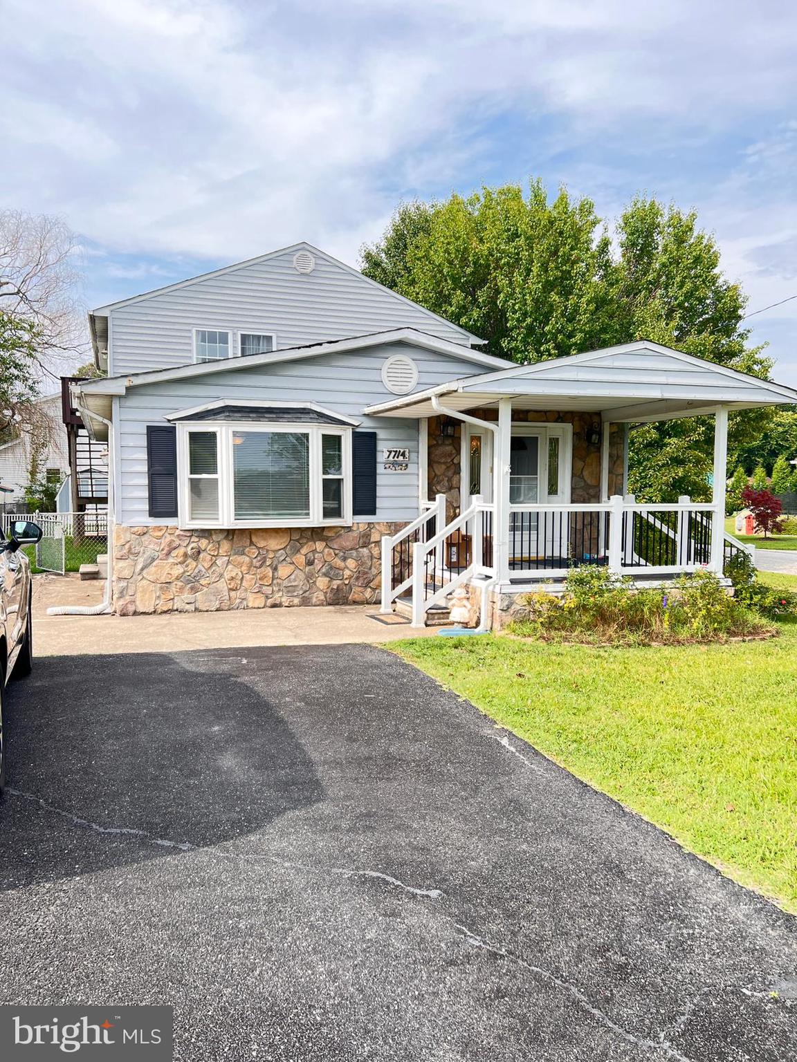 LODGE FOREST MANOR - Residential Lease