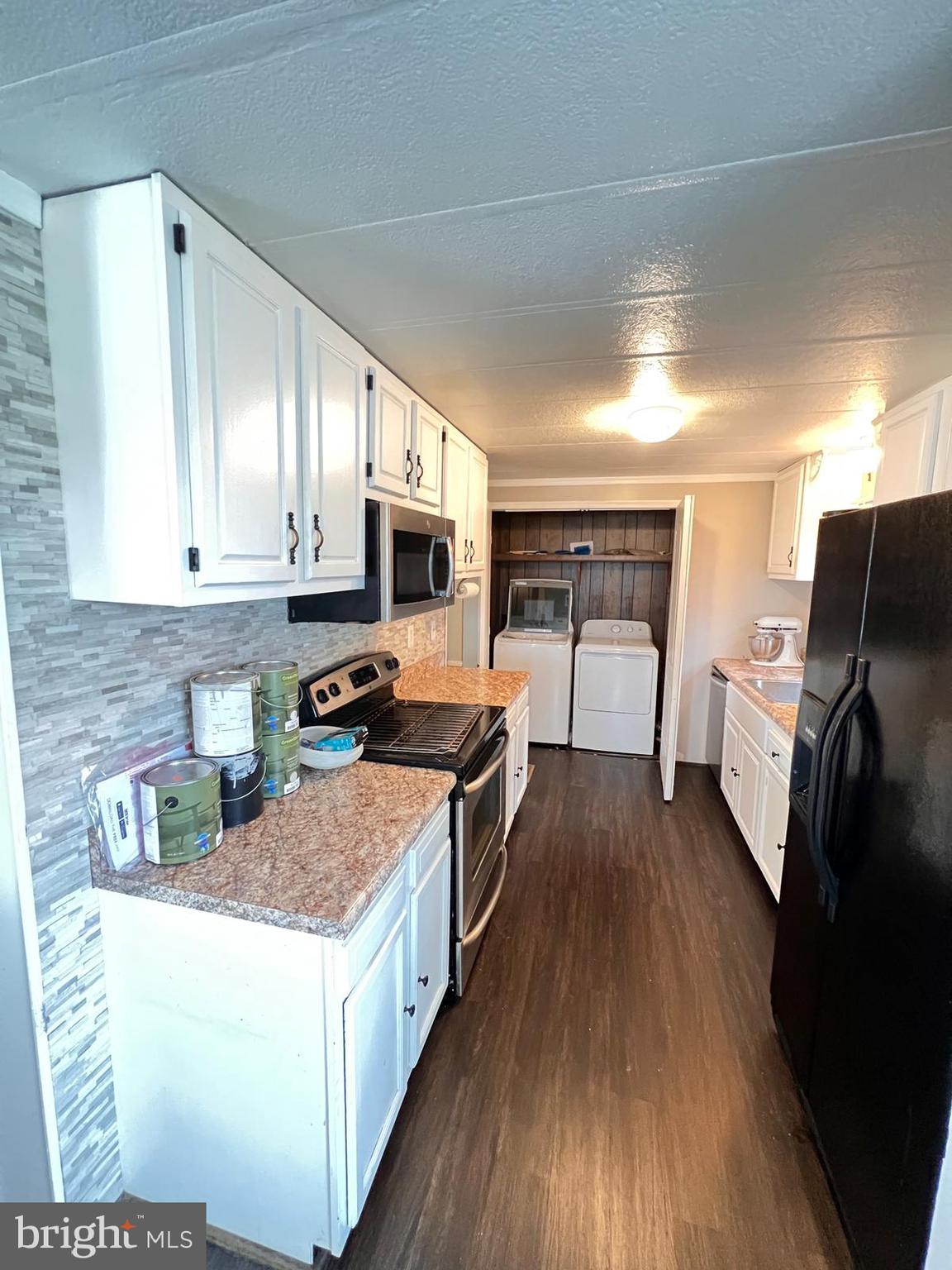 LODGE FOREST MANOR - Residential Lease