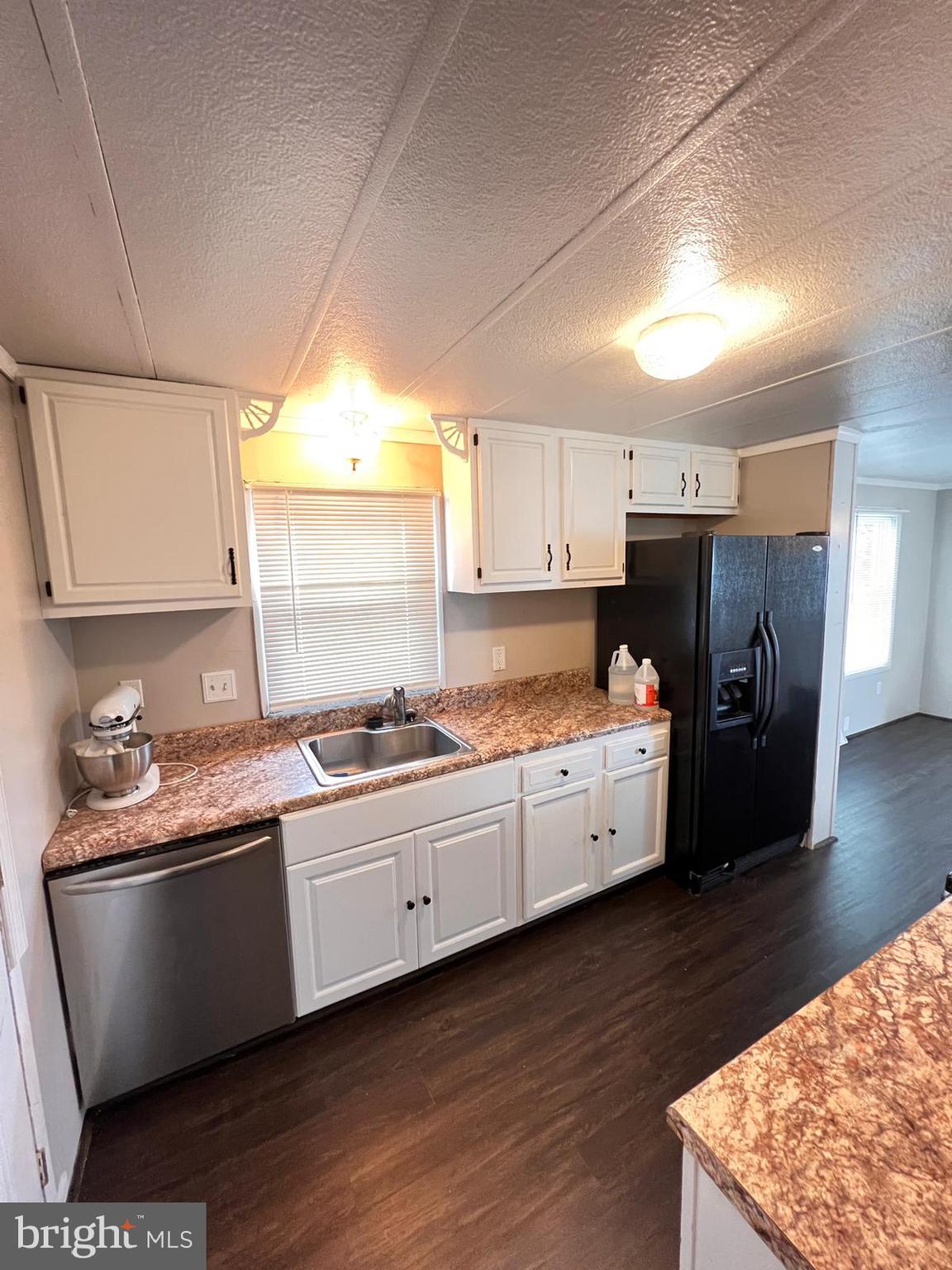 LODGE FOREST MANOR - Residential Lease