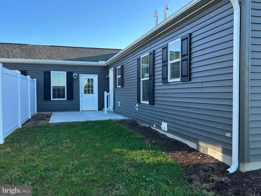 Photo of 433 Eastwood Lane, LANCASTER, PA 17601 (MLS # PALA2087346)