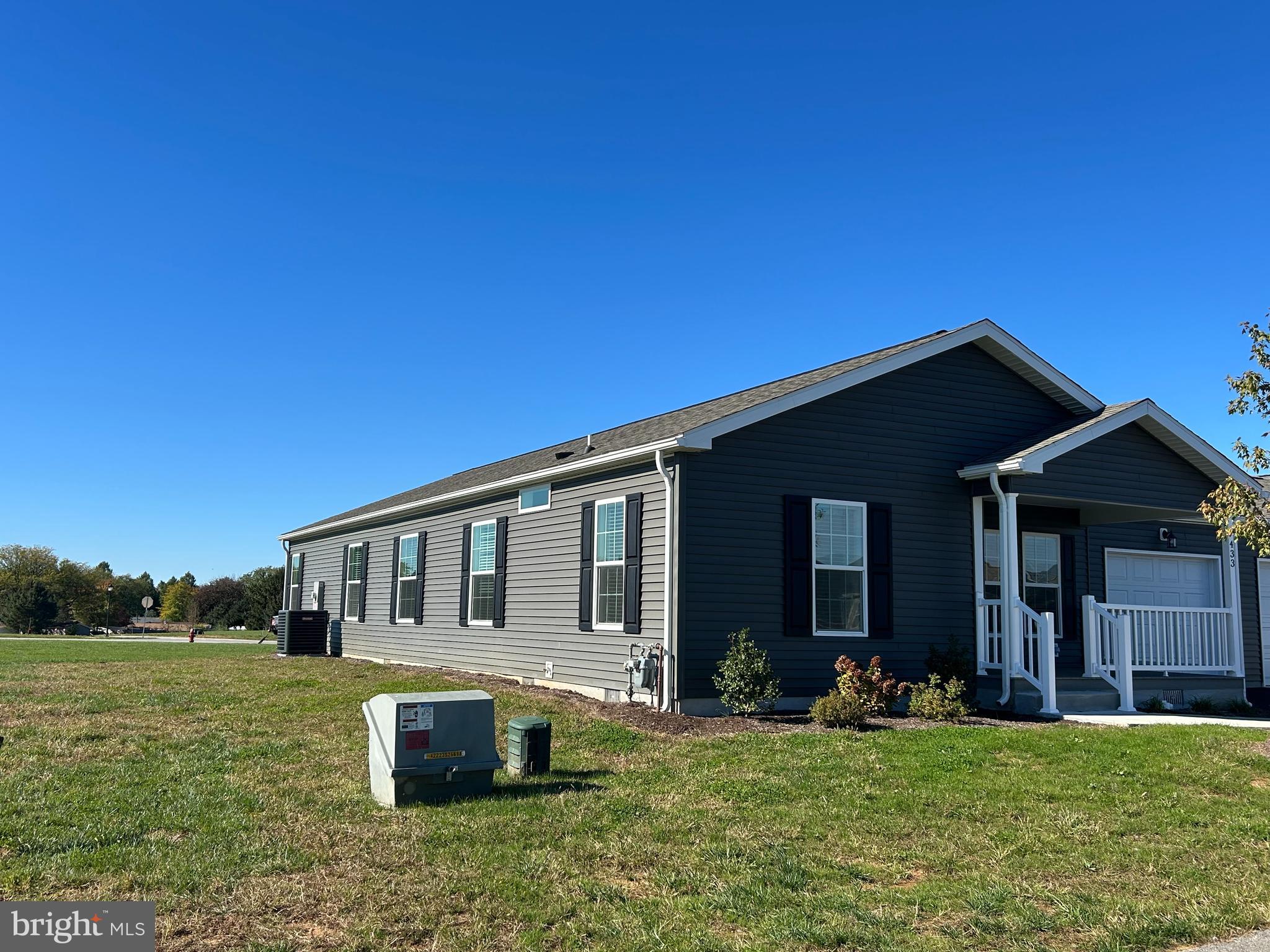 433 EASTWOOD LANE