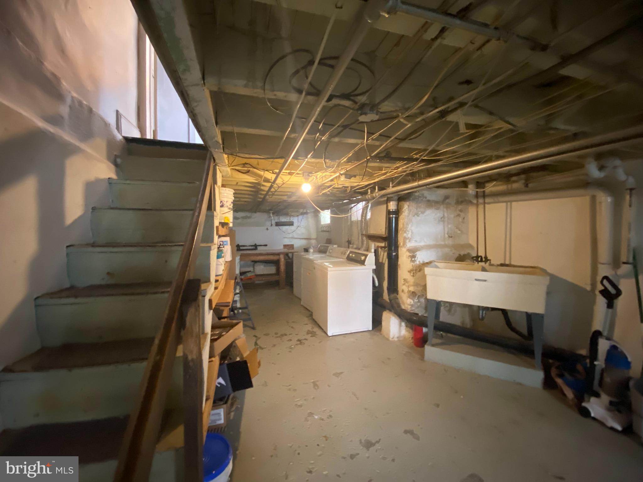 PORT RICHMOND - Residential Lease