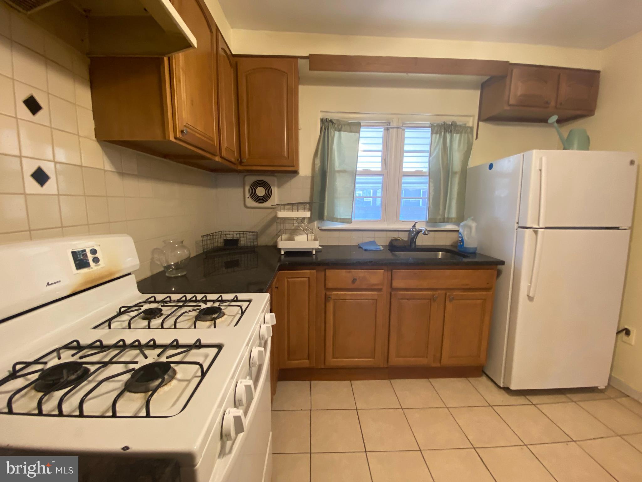 PORT RICHMOND - Residential Lease