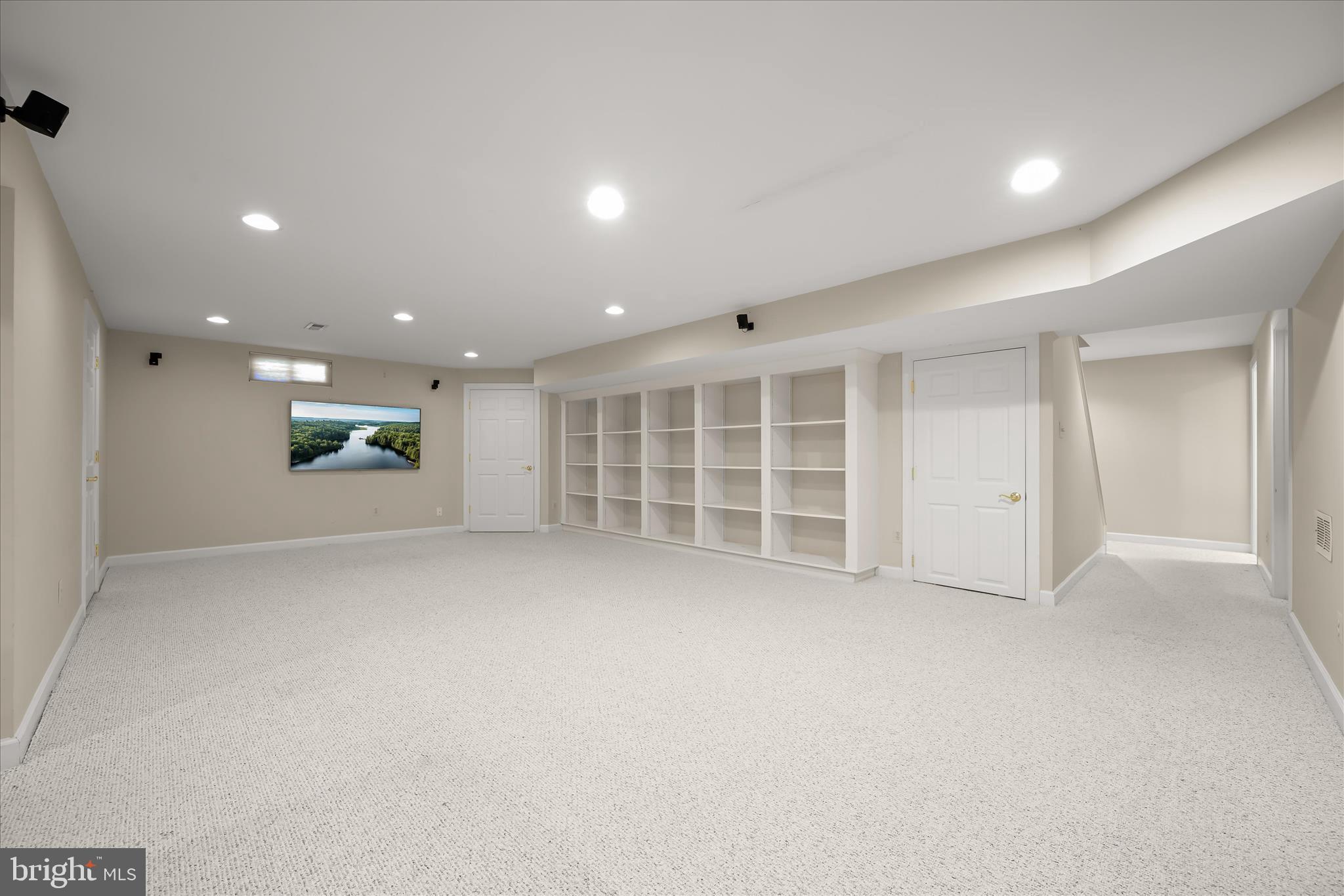 LONG MEADOW - Residential