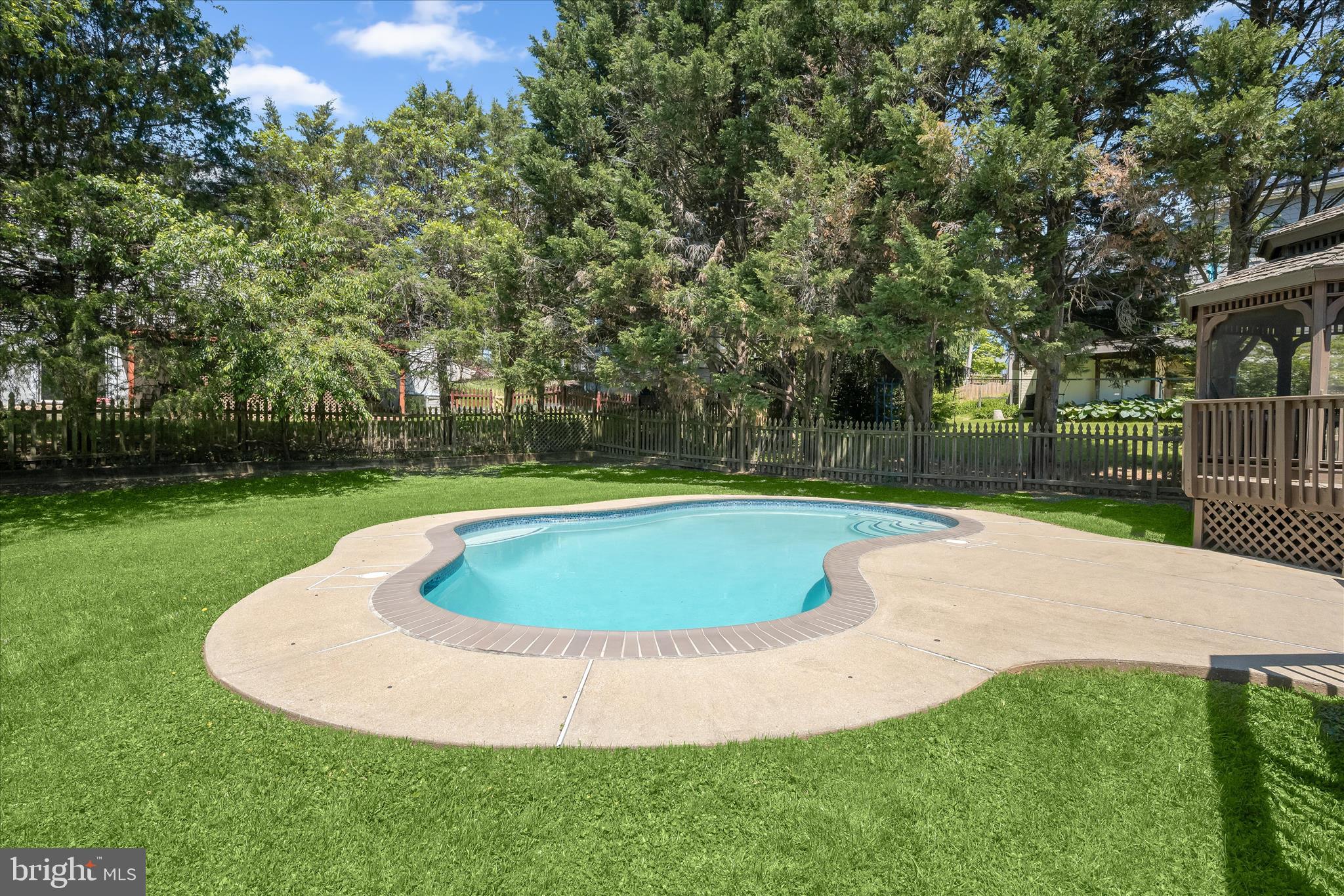 LONG MEADOW - Residential