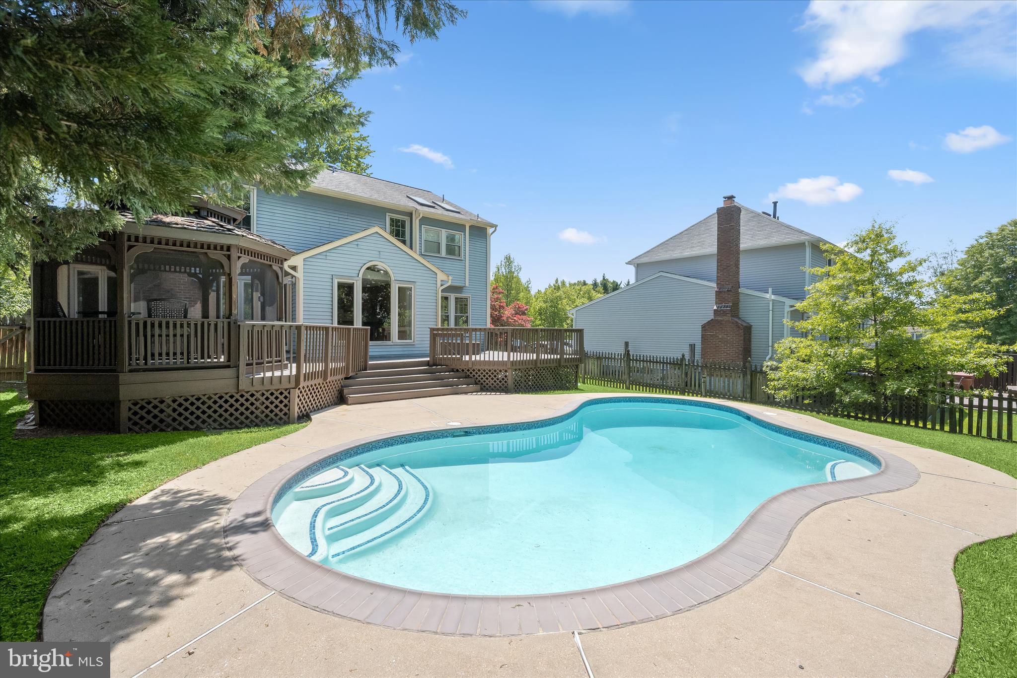 LONG MEADOW - Residential