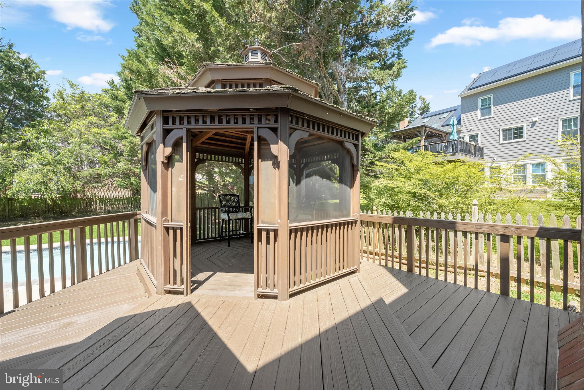 LONG MEADOW - Residential