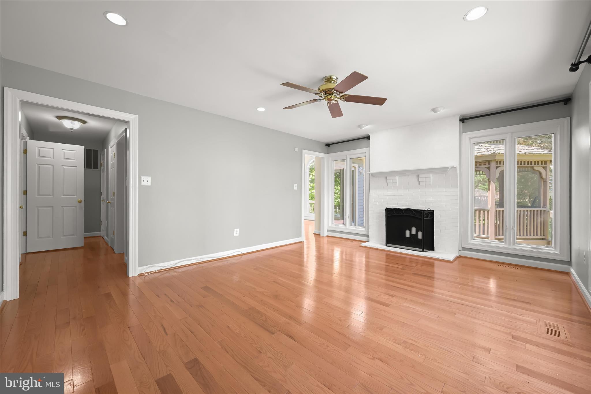 LONG MEADOW - Residential