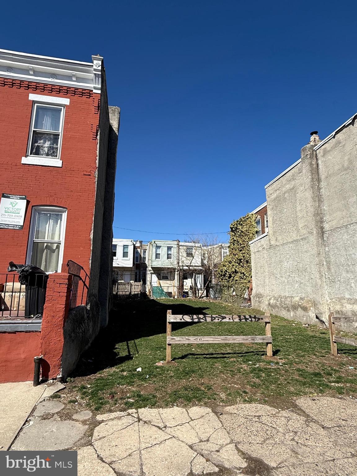 Corner vacant lot for sale in Philadelphia. Size is 16 x 72. Zoning is RSA5. Building plans for a new construction can be provided.