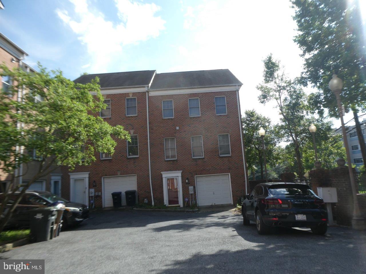 883 BARNABY STREET SE