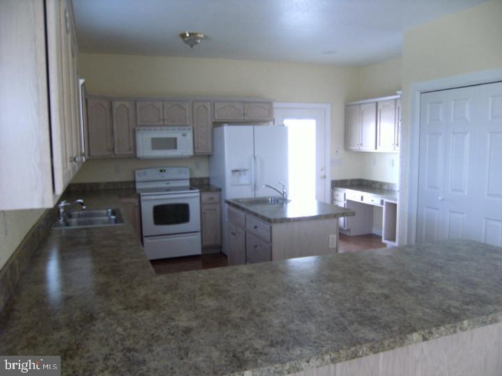 102 MEETINGHOUSE LANE