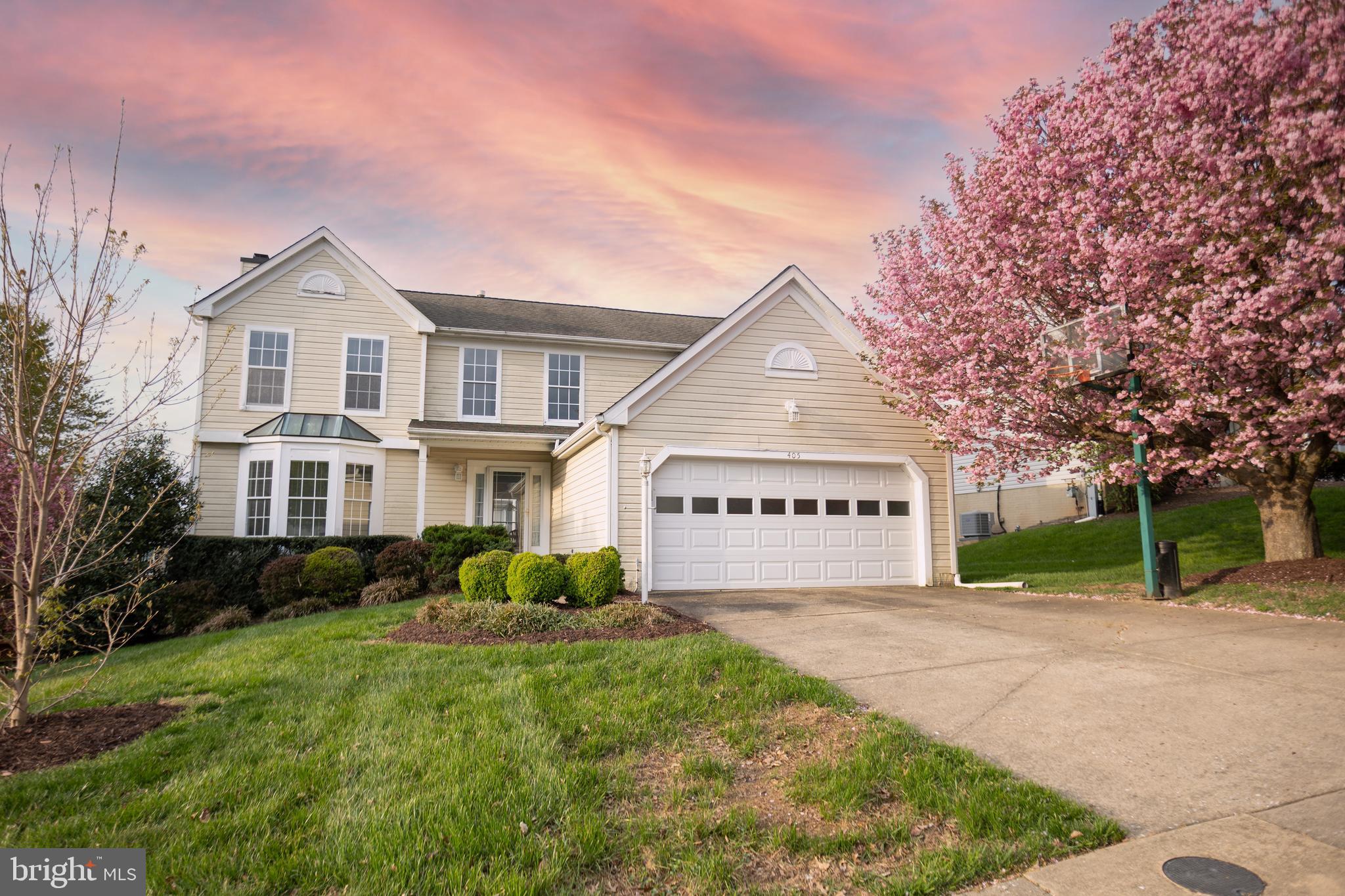 405 GOLDEN OAKS COURT
