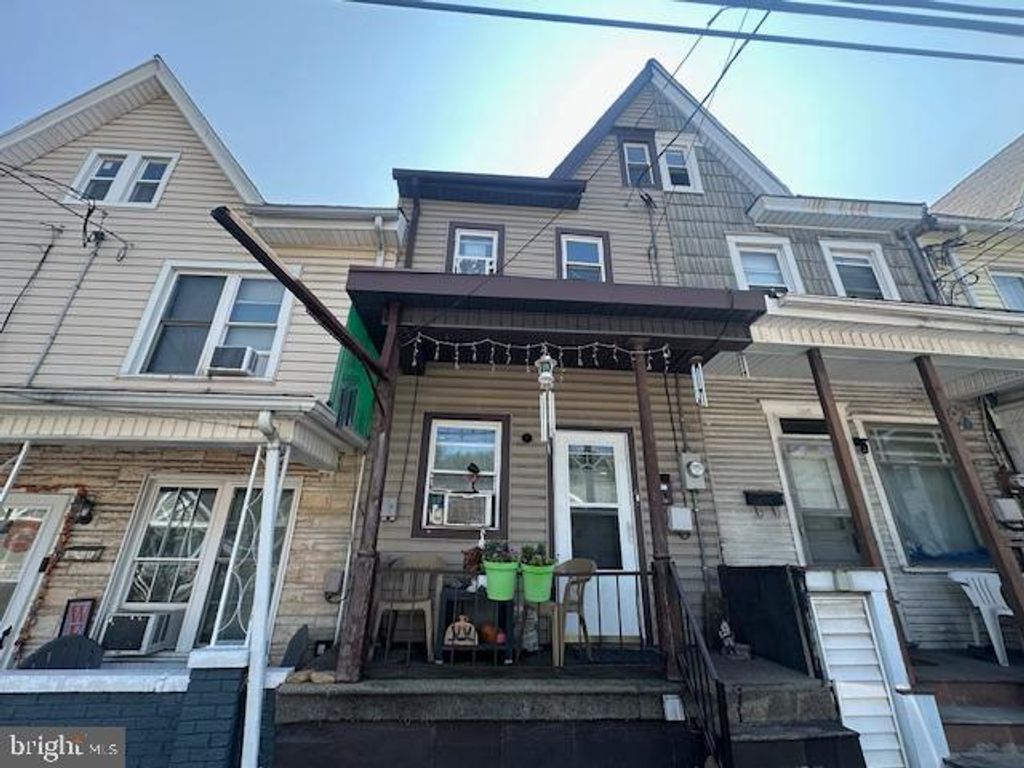 Photo of 144 W Girard Street, MOUNT CARMEL, PA 17851 (MLS # PANU2002688)