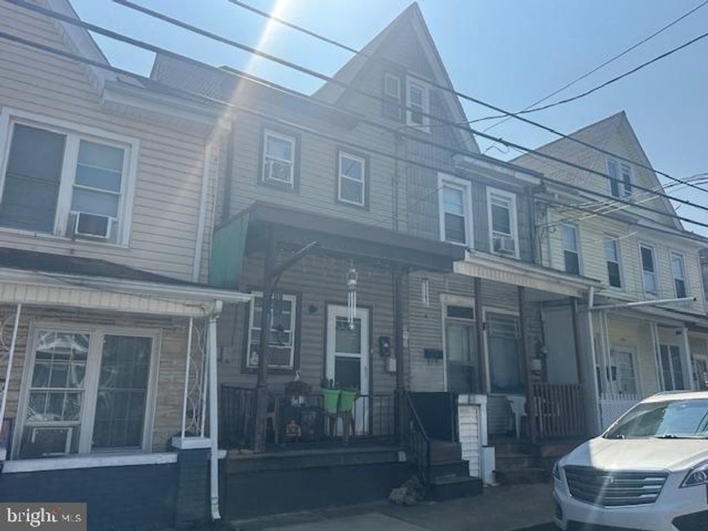 Photo of 144 W Girard Street, MOUNT CARMEL, PA 17851 (MLS # PANU2002688)