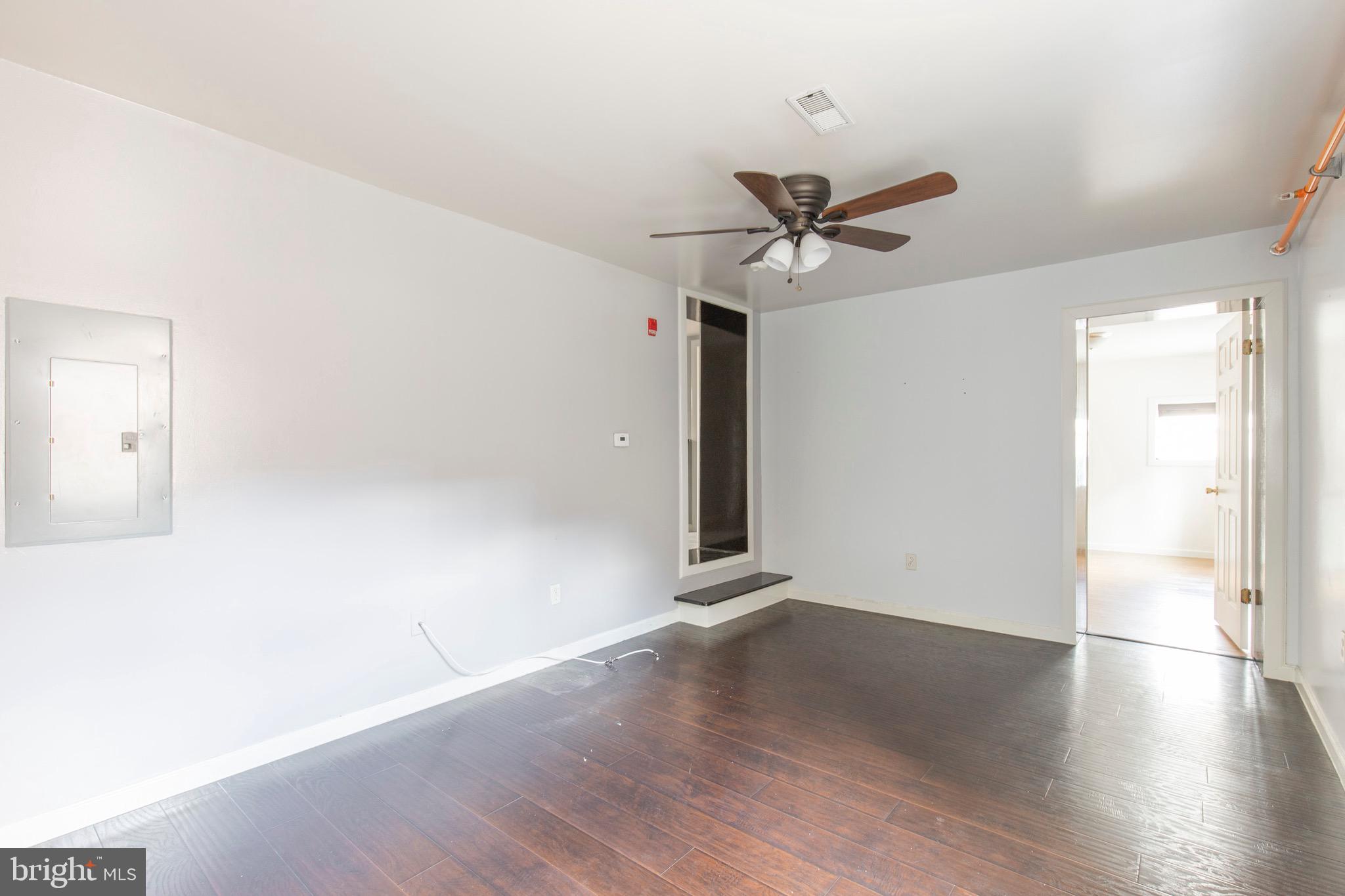 507 W GIRARD AVENUE 09 3R