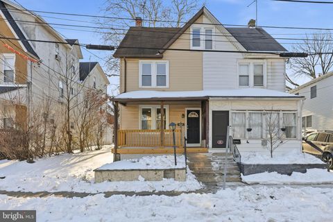 Photo of 24 Maple Terrace, CLIFTON HEIGHTS, PA 19018 (MLS # PADE2107698)