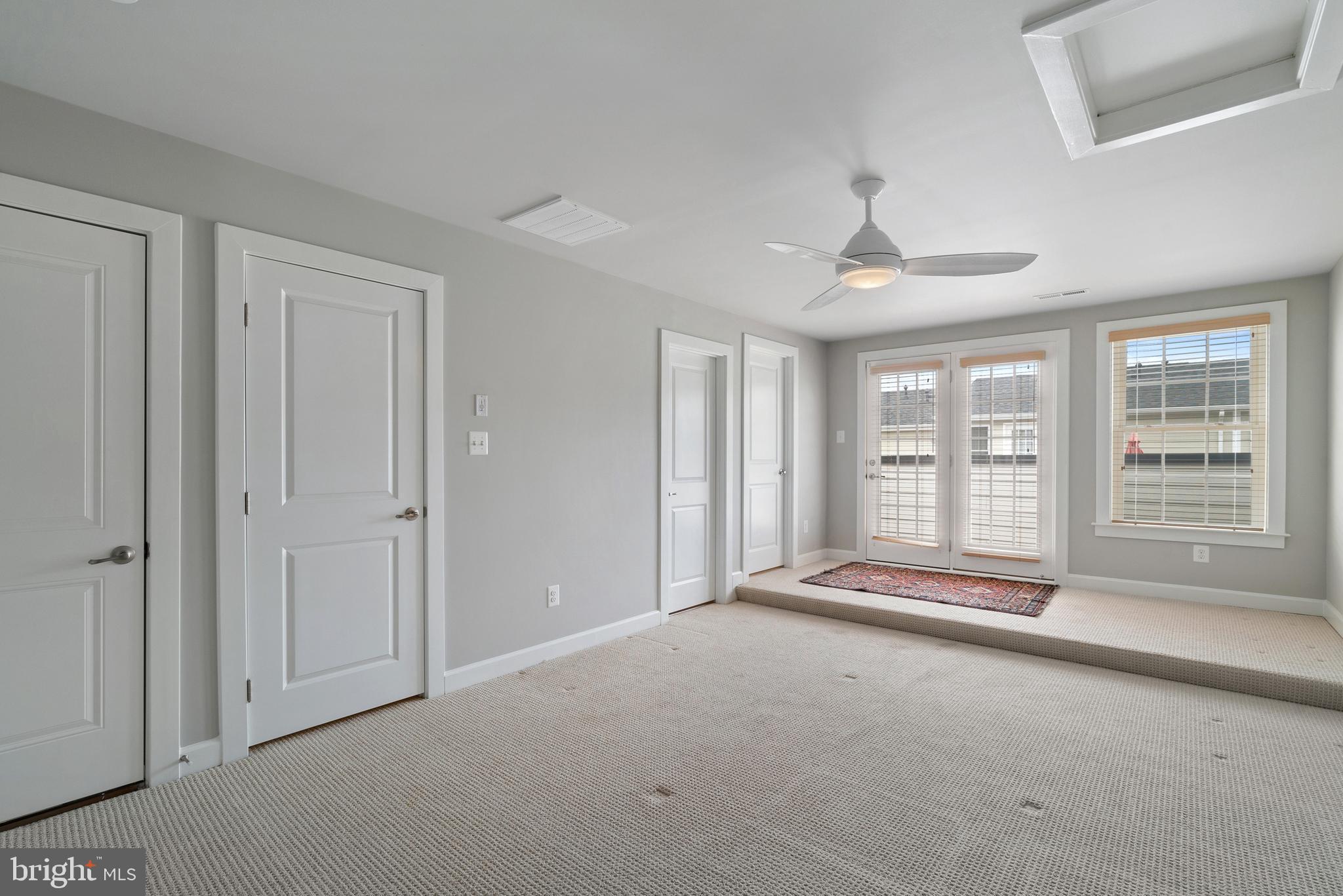 DISCOVERY SQUARE - Residential