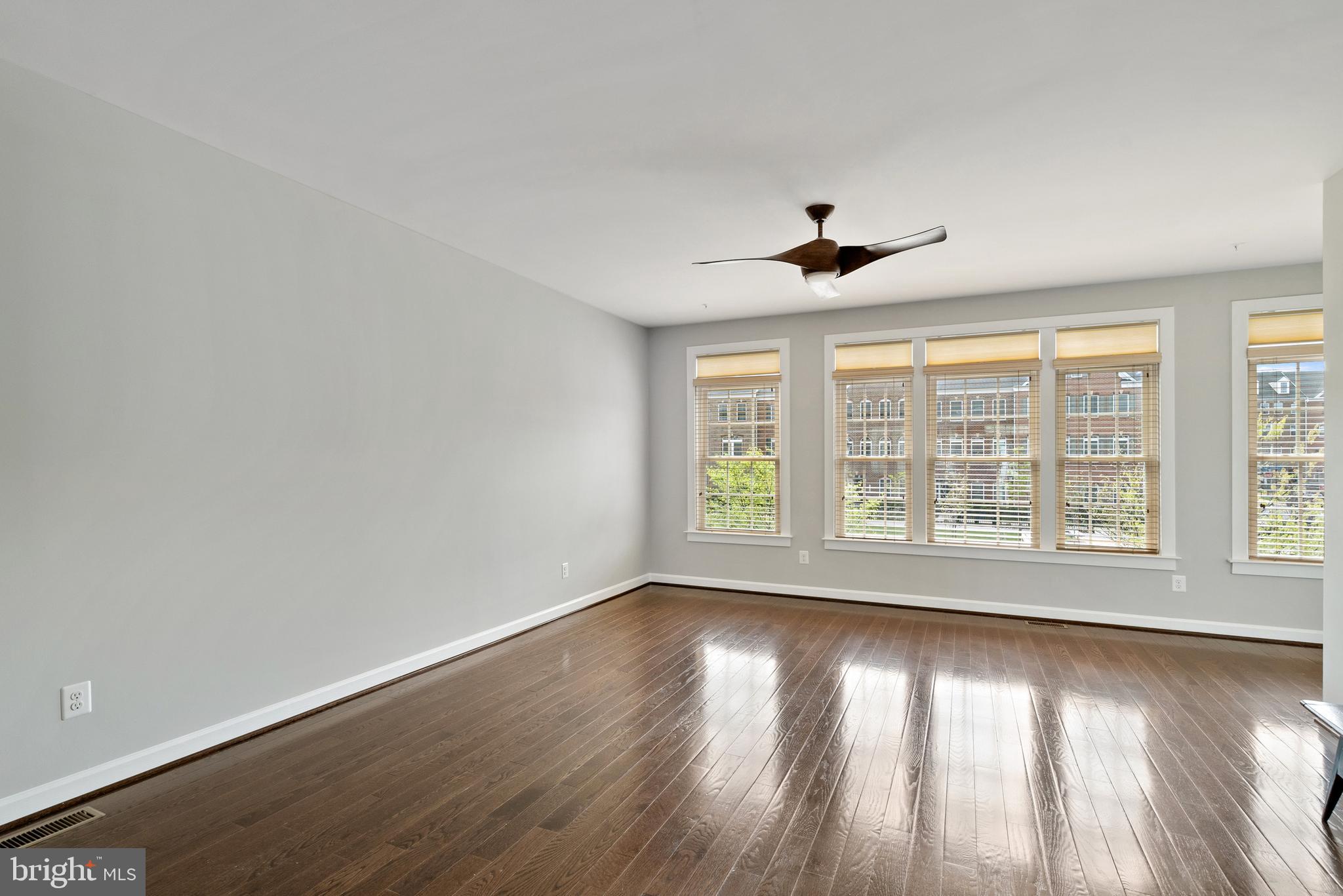 DISCOVERY SQUARE - Residential