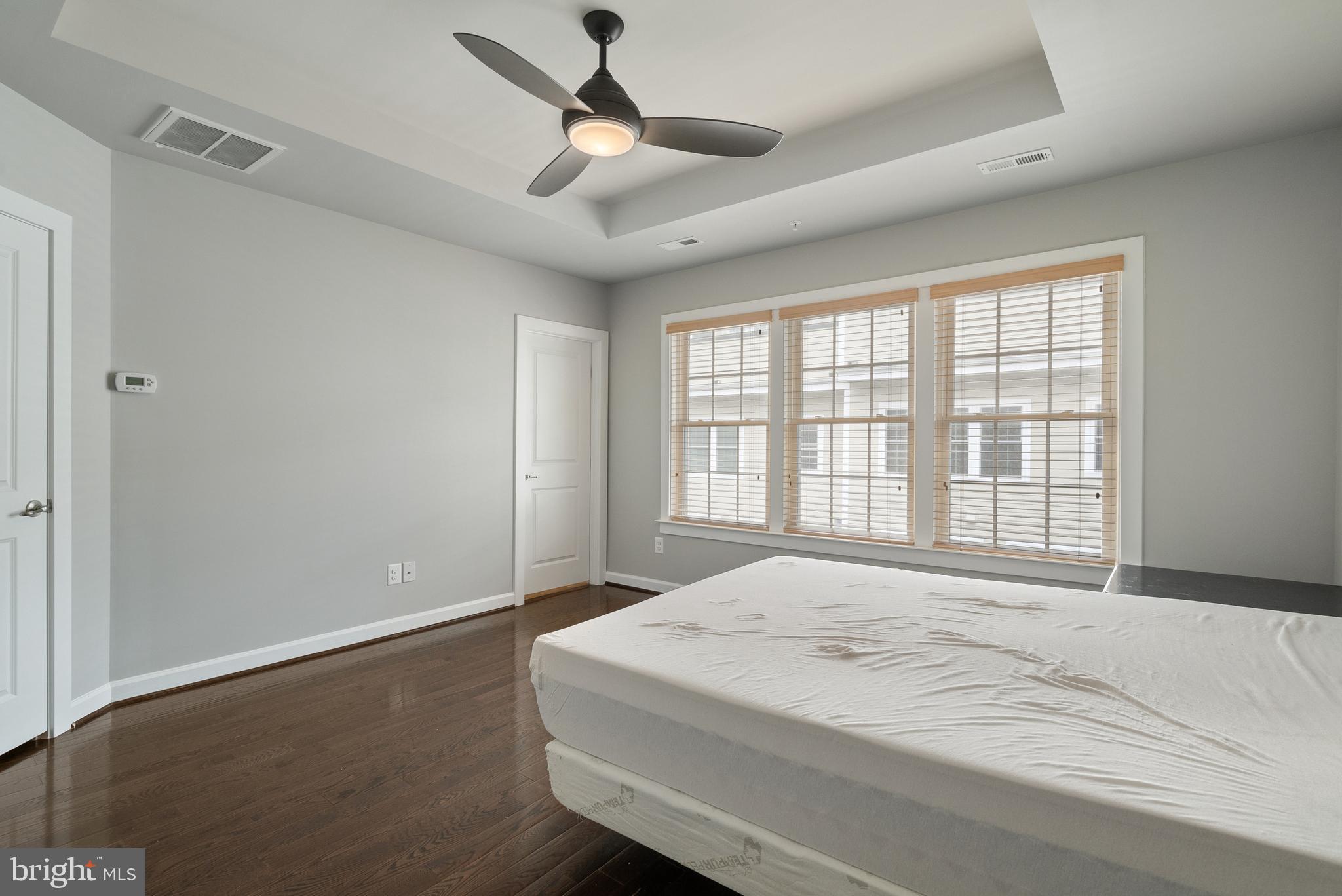 DISCOVERY SQUARE - Residential