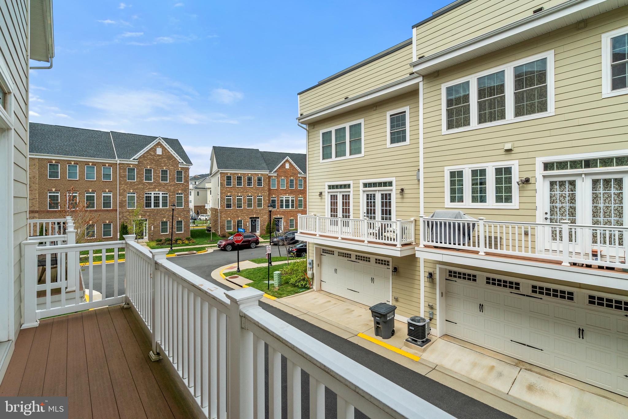 DISCOVERY SQUARE - Residential