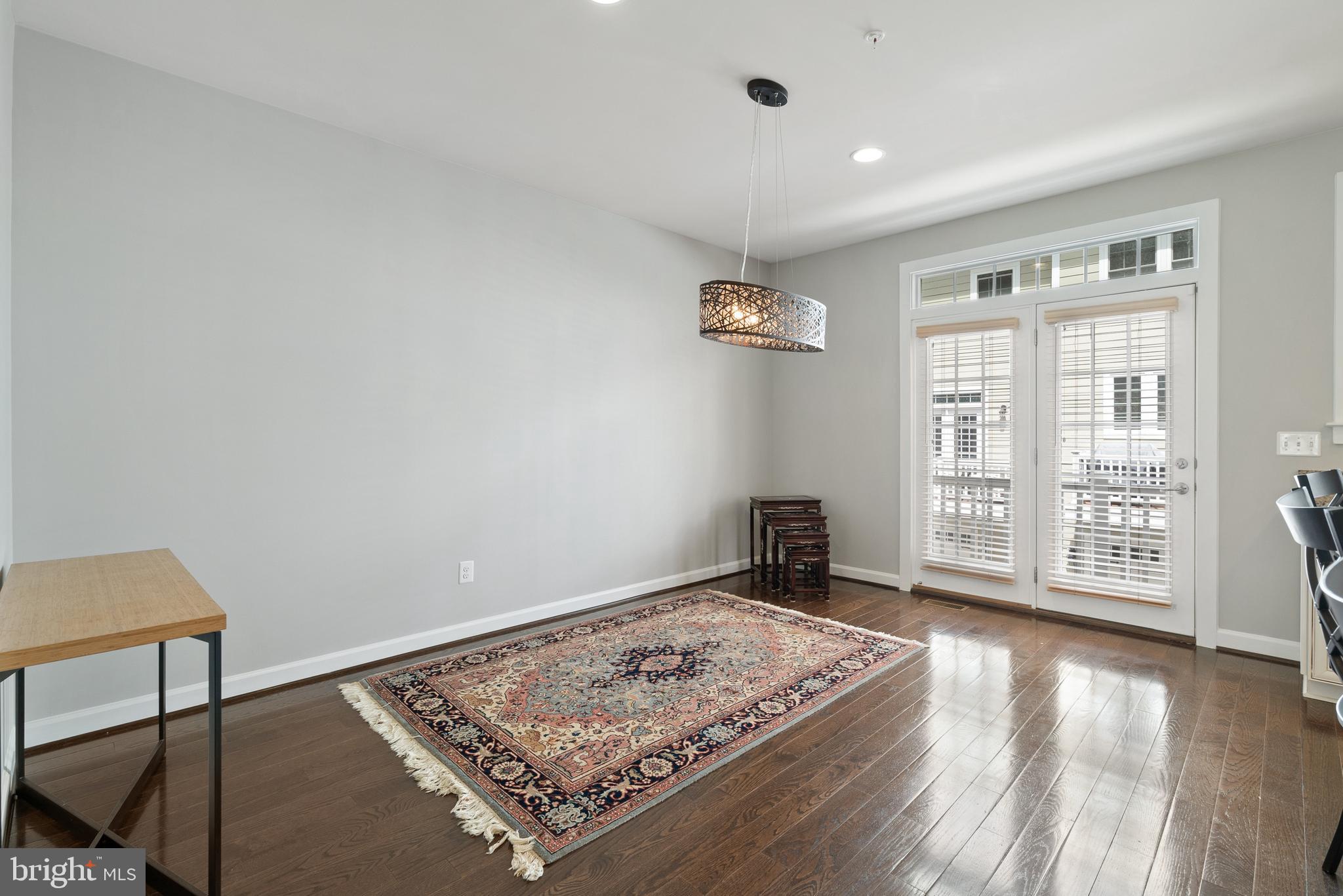 DISCOVERY SQUARE - Residential