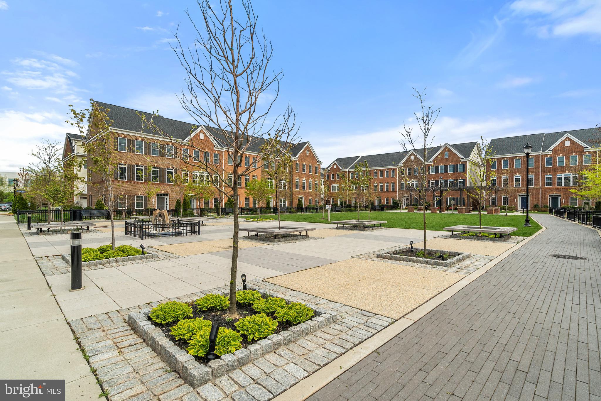 DISCOVERY SQUARE - Residential