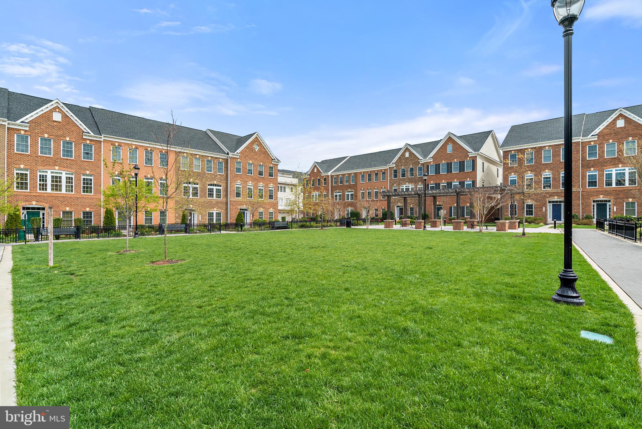 DISCOVERY SQUARE - Residential