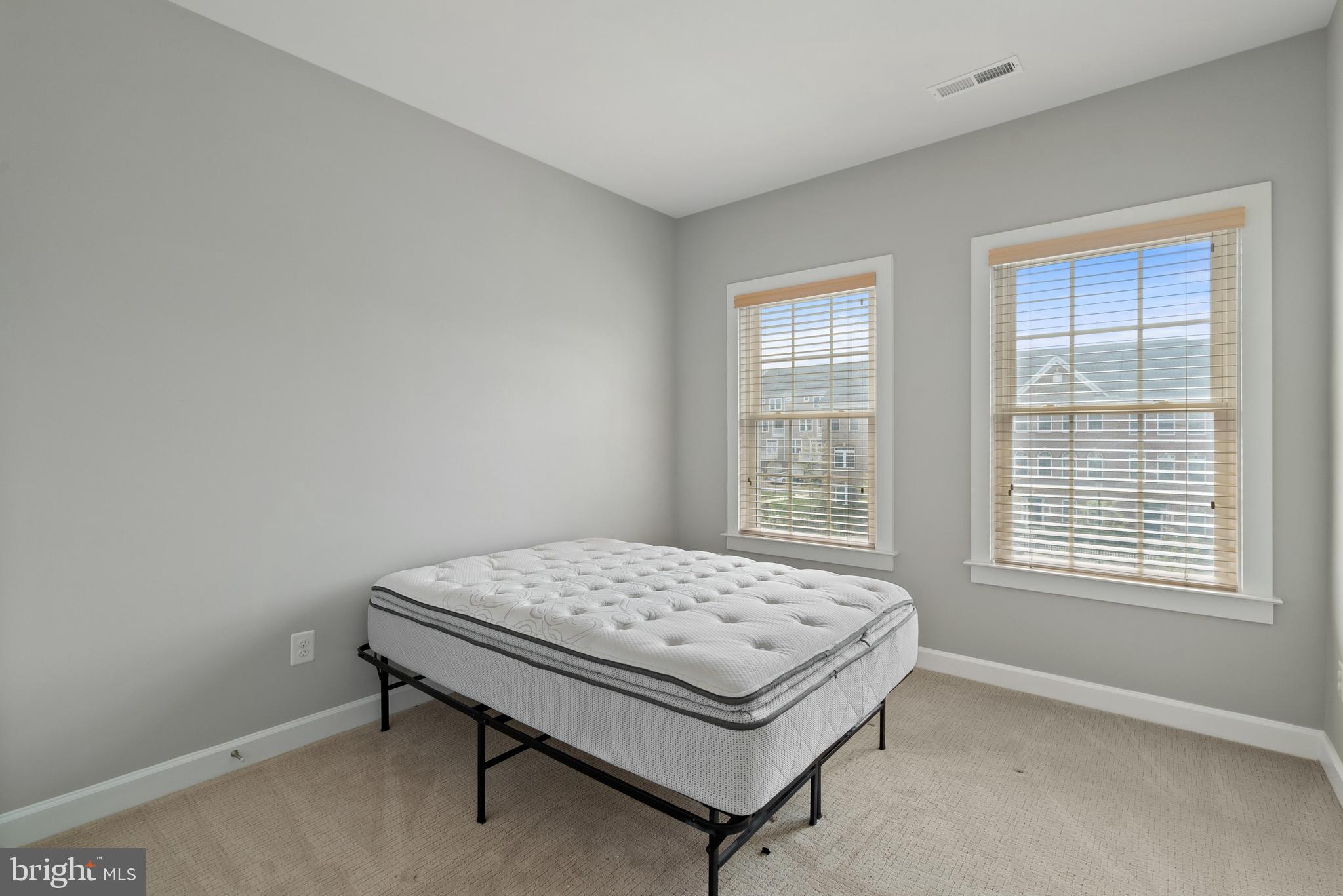 DISCOVERY SQUARE - Residential