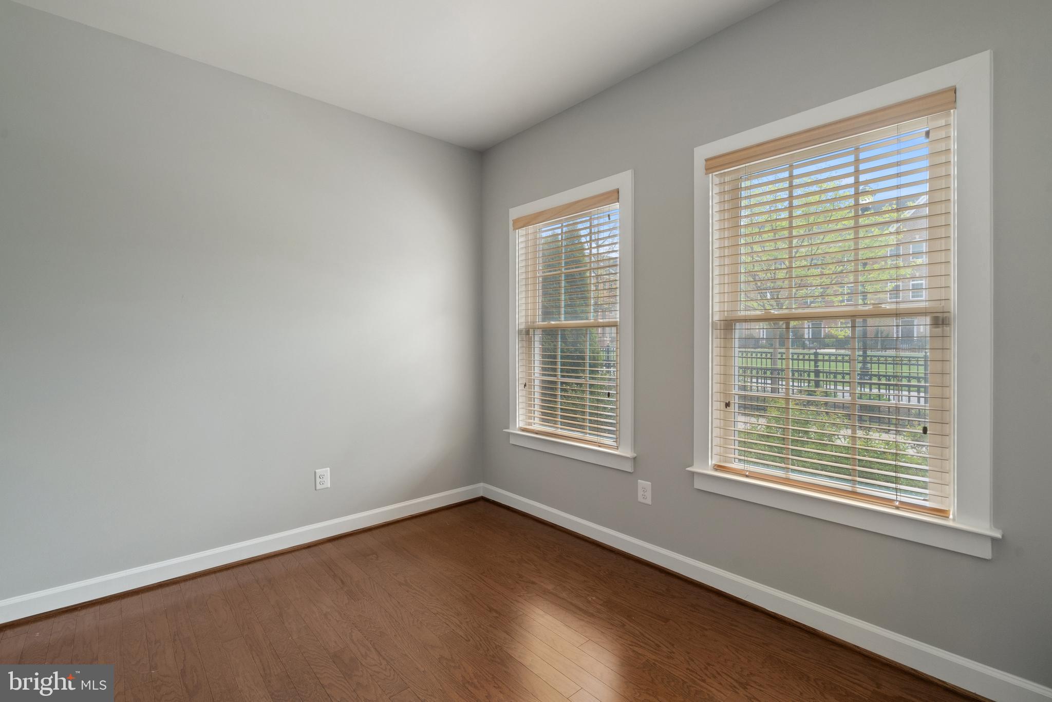 DISCOVERY SQUARE - Residential