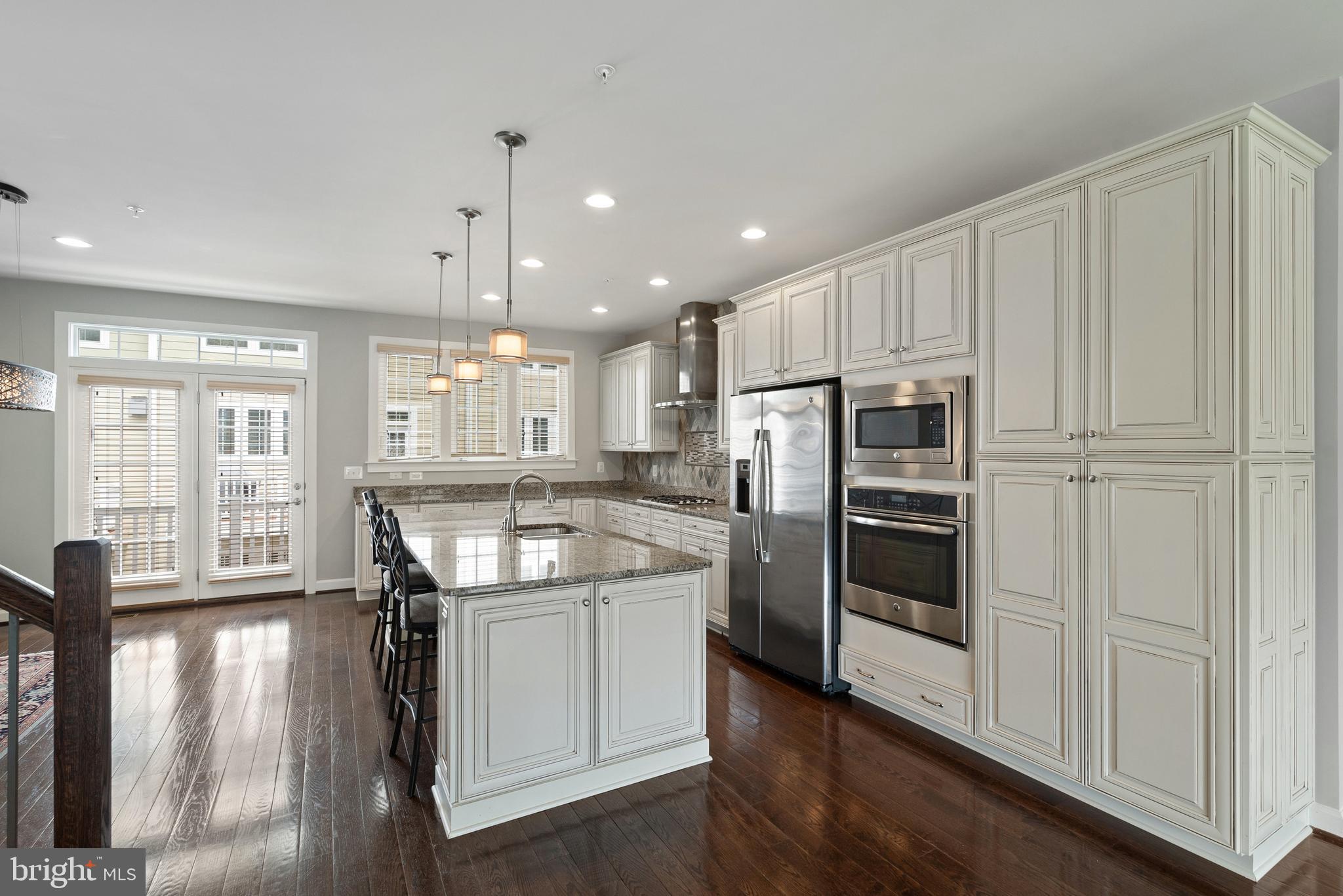 DISCOVERY SQUARE - Residential