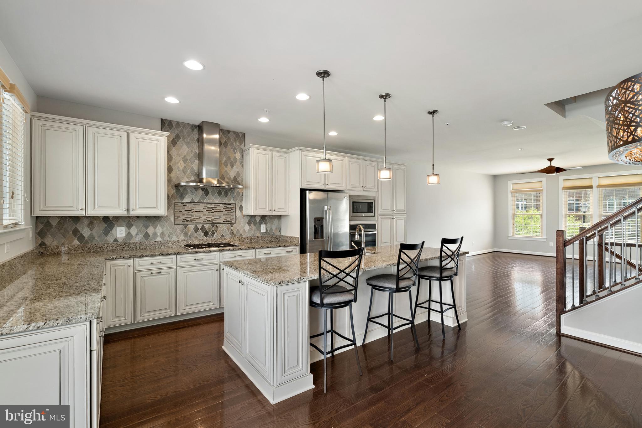 DISCOVERY SQUARE - Residential