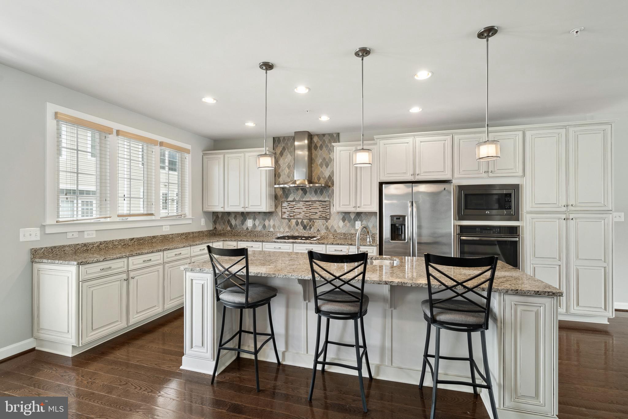 DISCOVERY SQUARE - Residential