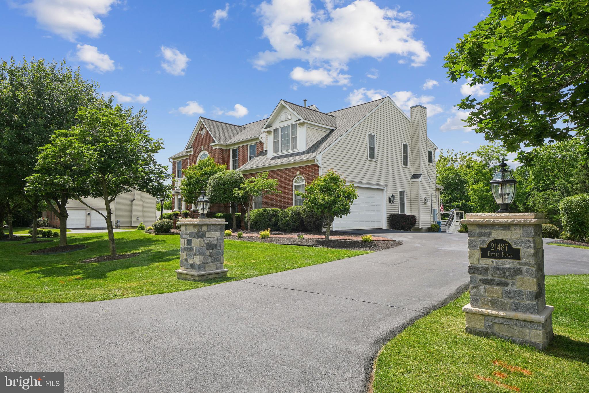 CAMERON CHASE - Residential