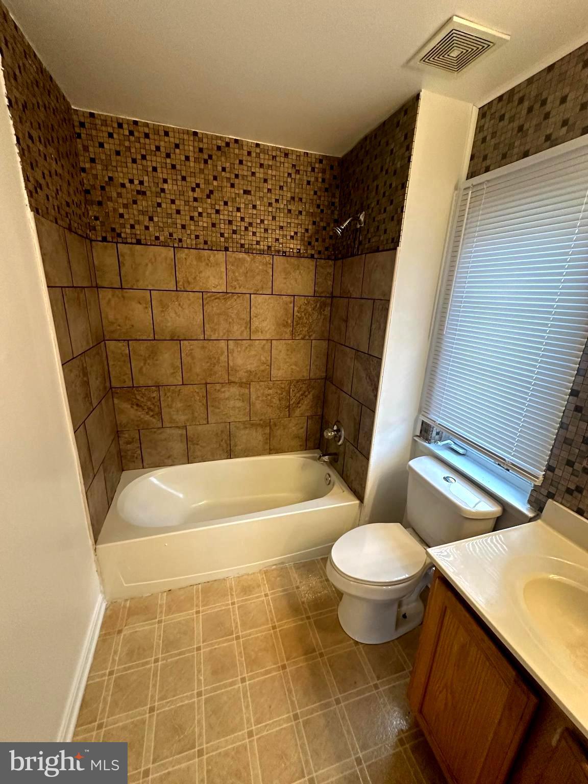 WILLOW CREEK - Residential Lease