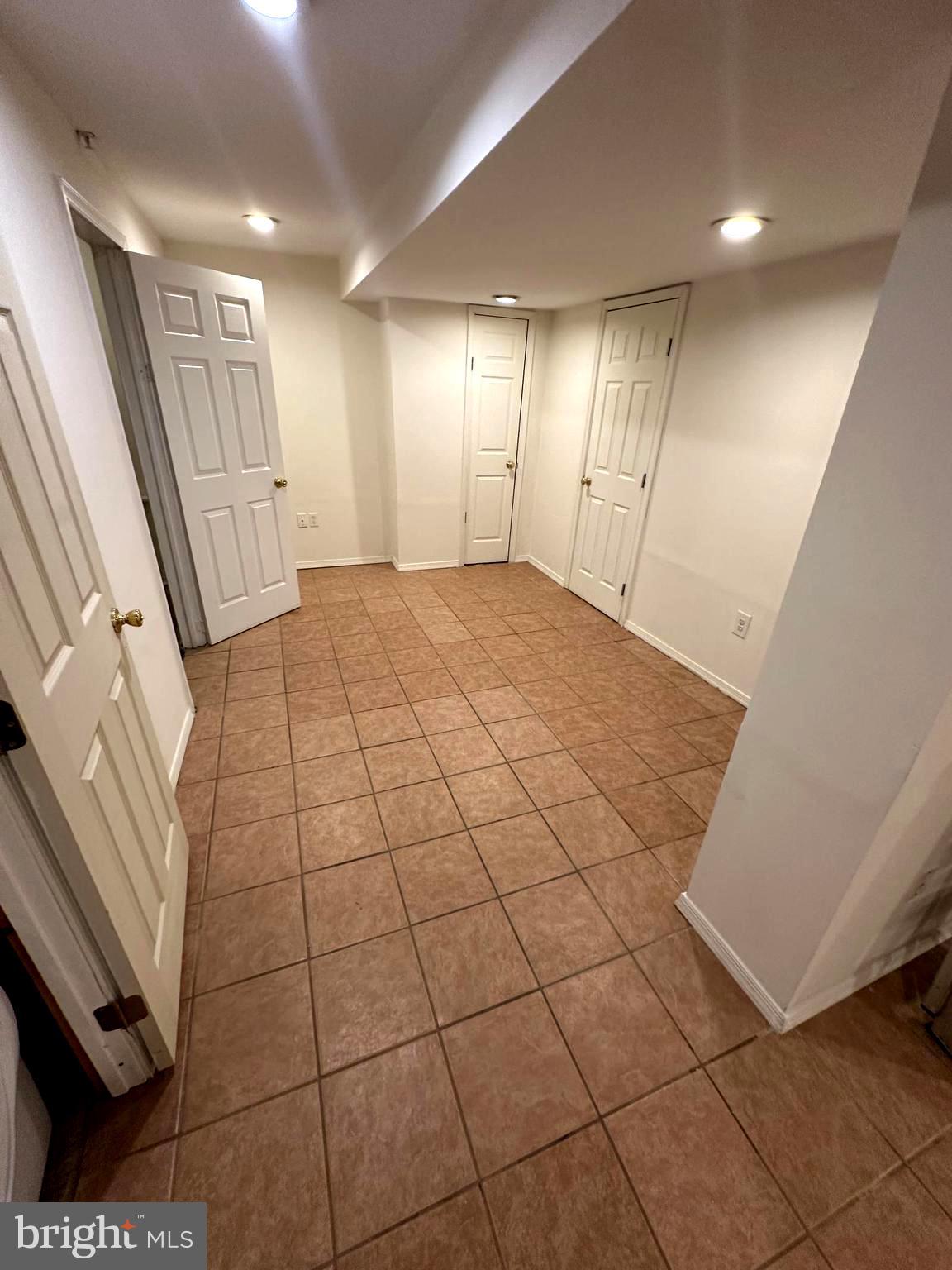 WILLOW CREEK - Residential Lease