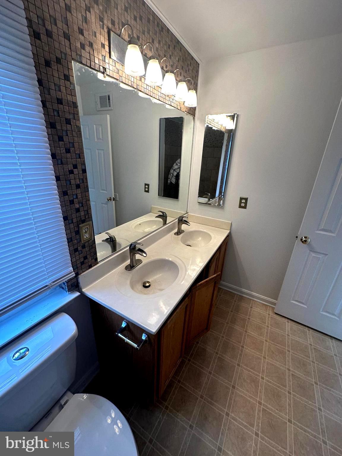 WILLOW CREEK - Residential Lease