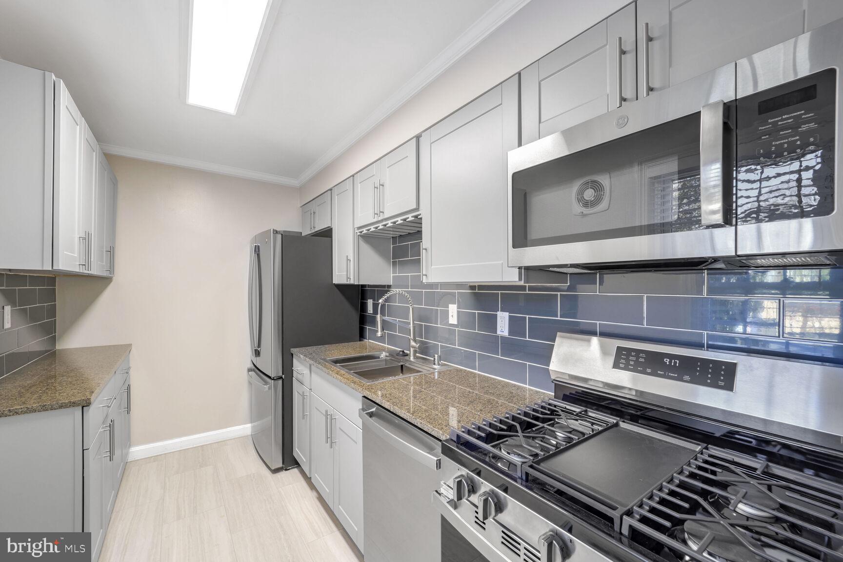 5114 COLUMBIA PIKE 6