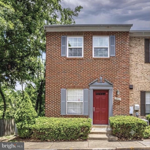 Townhouse For Rent - 4850 10th Street<br/> ARLINGTON, VA 22204