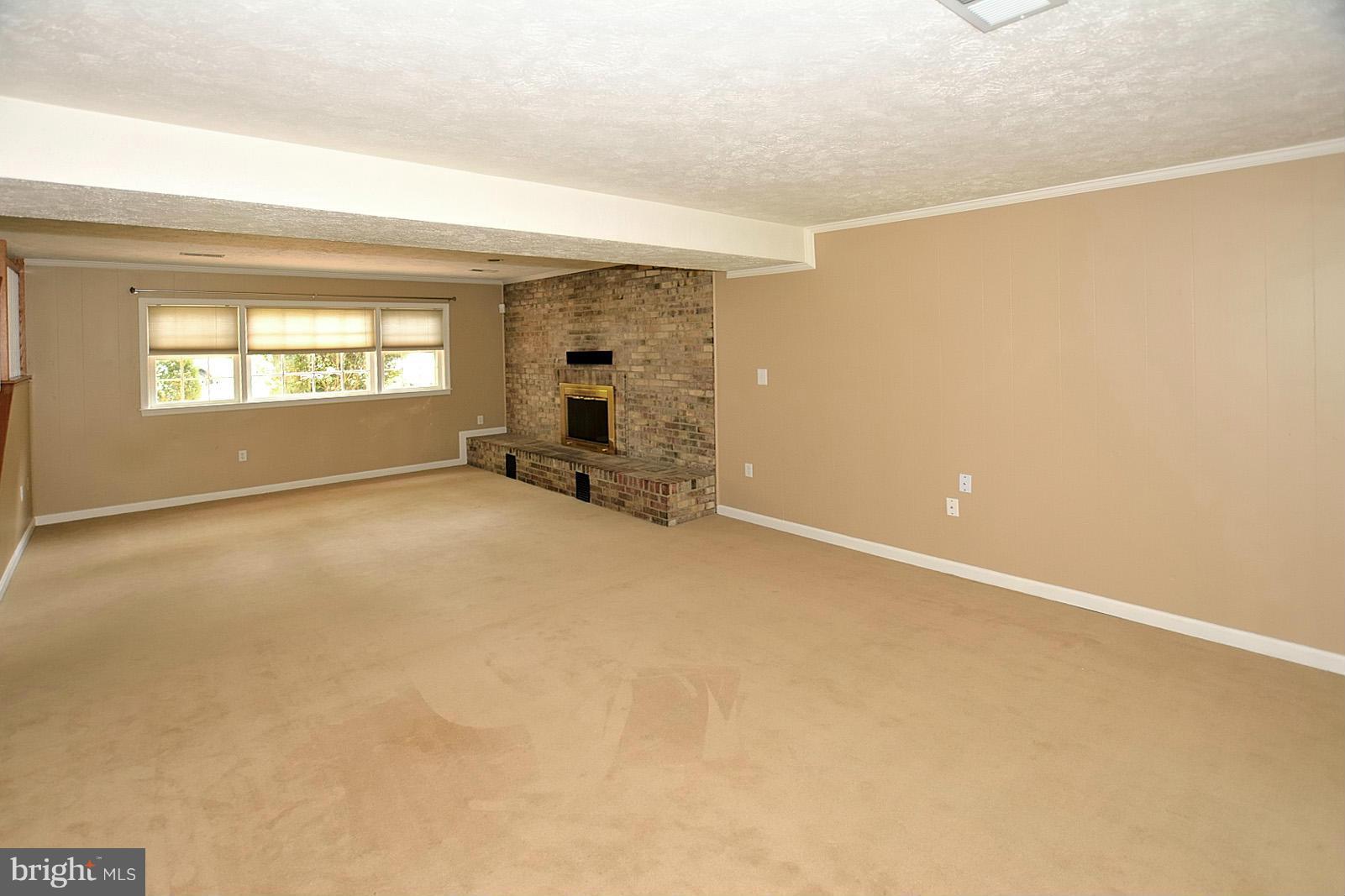 COUNTRY CLUB/LAKE MONTCLAIR - Residential